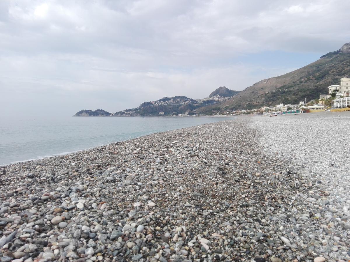 לינה וארוחת בוקר לטויאני La Nave Sul Mare Di Taormina מראה חיצוני תמונה