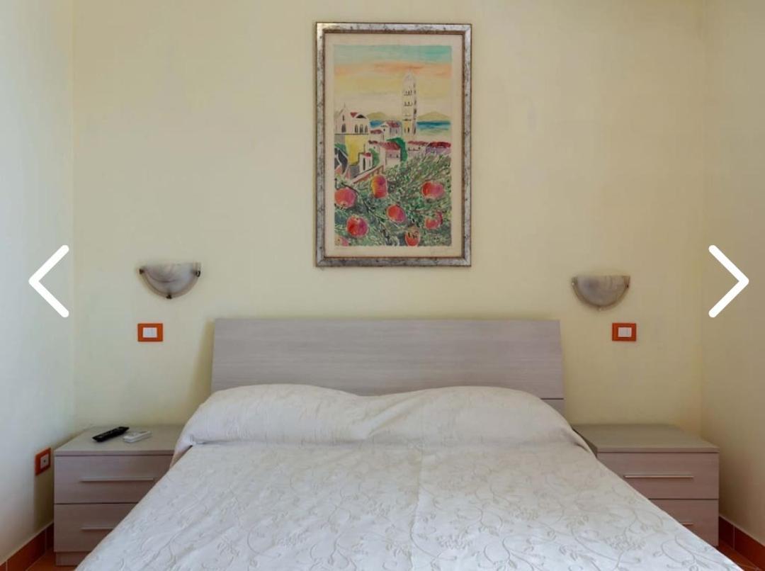 לינה וארוחת בוקר לטויאני La Nave Sul Mare Di Taormina מראה חיצוני תמונה